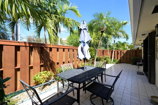 Building Photo - 11335 12 Oaks Way