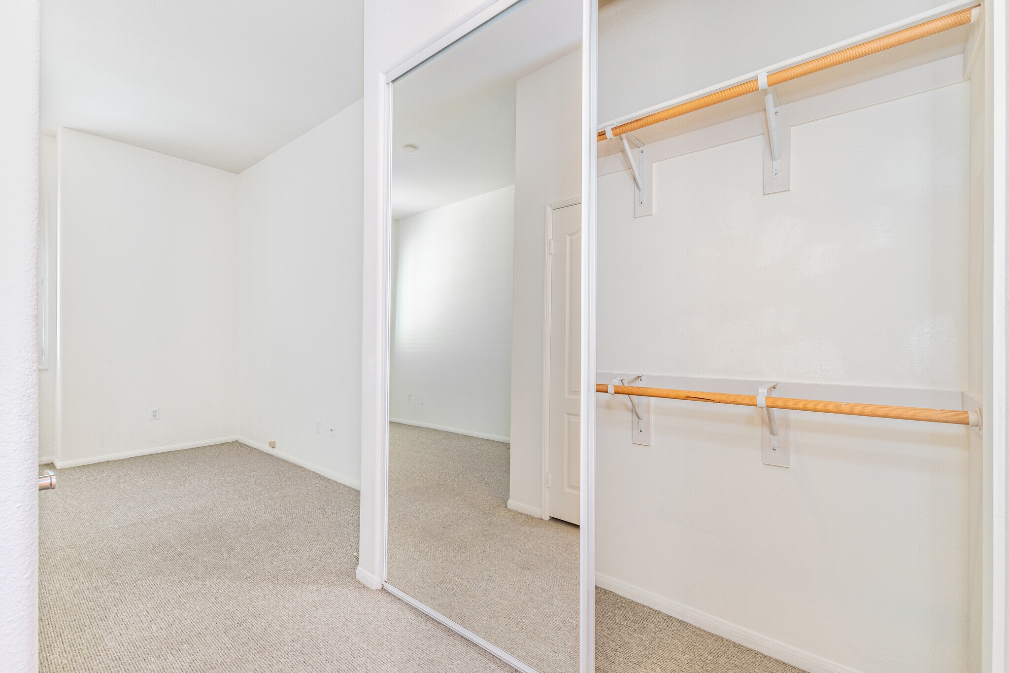 Building Photo - 4060 Glencoe Ave