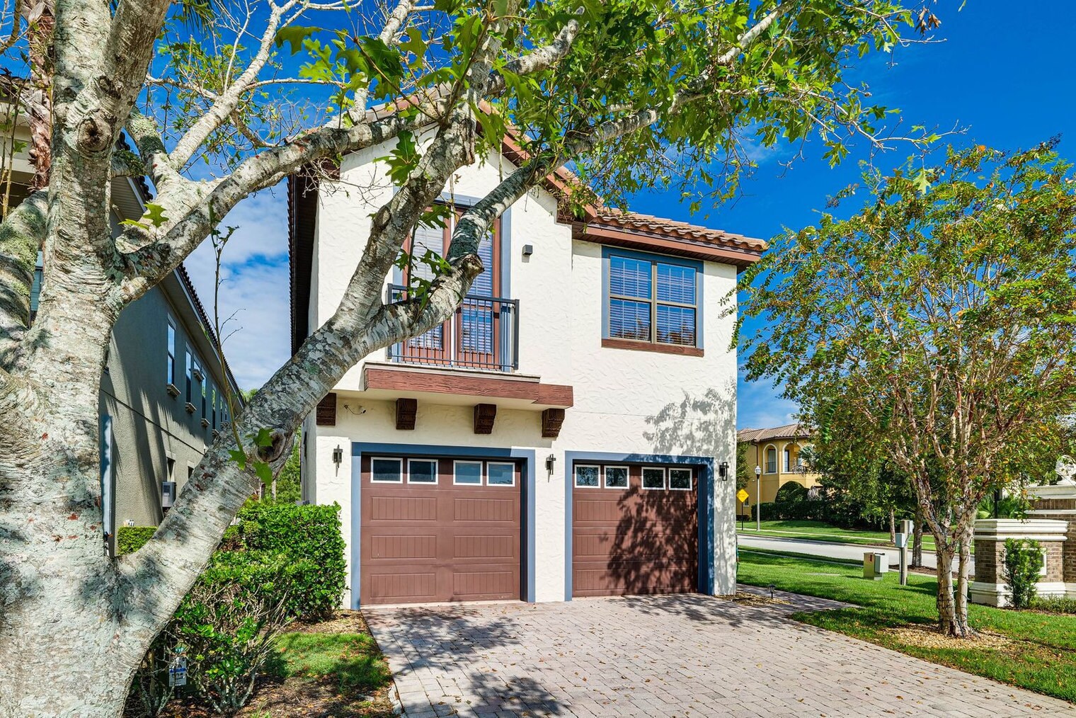 Building Photo - 1000 Castle Pines Ct