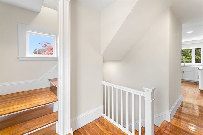 Building Photo - 29 Sylvan St