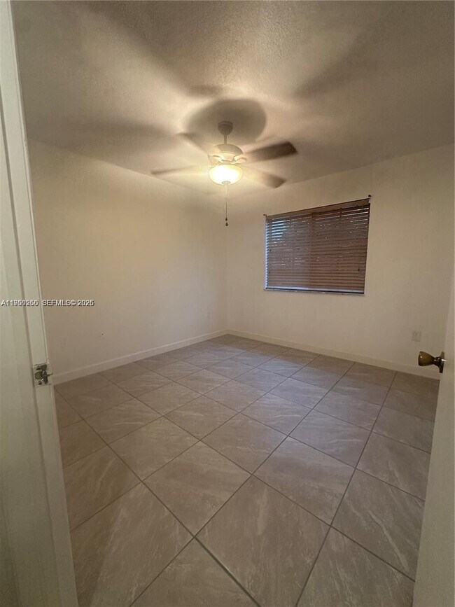 Building Photo - 2721 SE 12th Pl