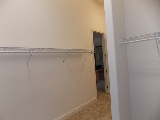 Building Photo - 1271 W Skyview Crossing Dr