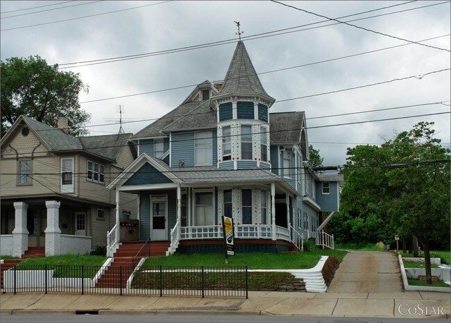 Building Photo - 522 NE Michigan St