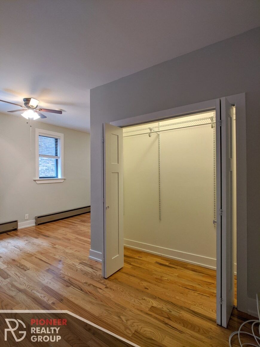 Building Photo - 633 W Barry