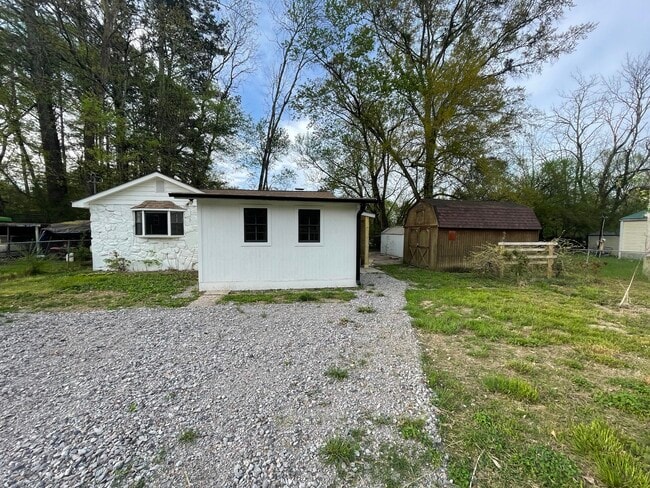 Building Photo - 187 Karen Dr