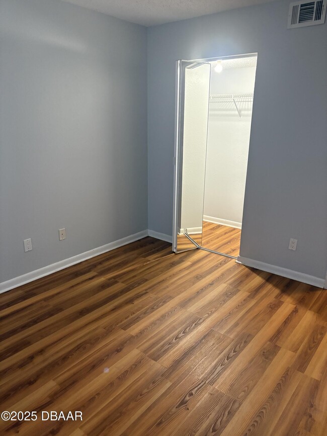 Building Photo - 275 Indigo Dr