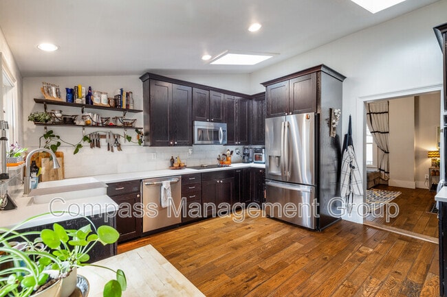 Building Photo - 625 Luttrell St