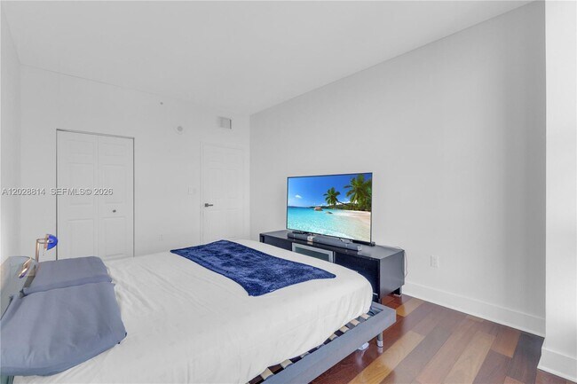 Building Photo - 1155 Brickell Bay Dr