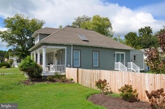 Building Photo - 207 Dodson Ave