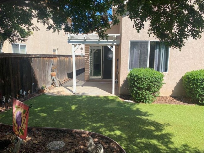 Building Photo - Beautiful Remodeled 2 Bed / 2 Bath Home in...