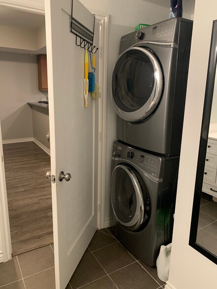 In unit laundry - 875 G St