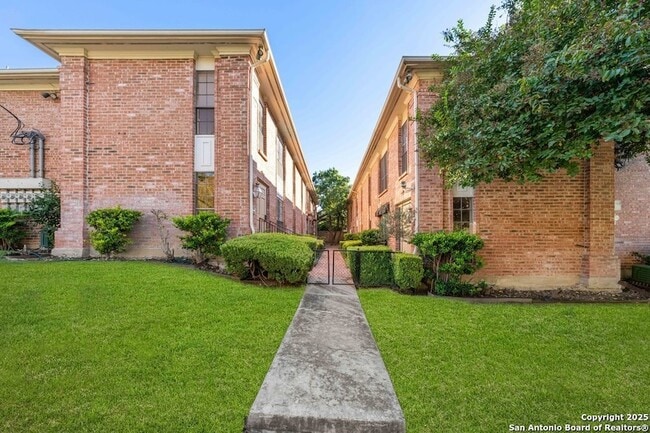 Building Photo - 7815 Broadway St