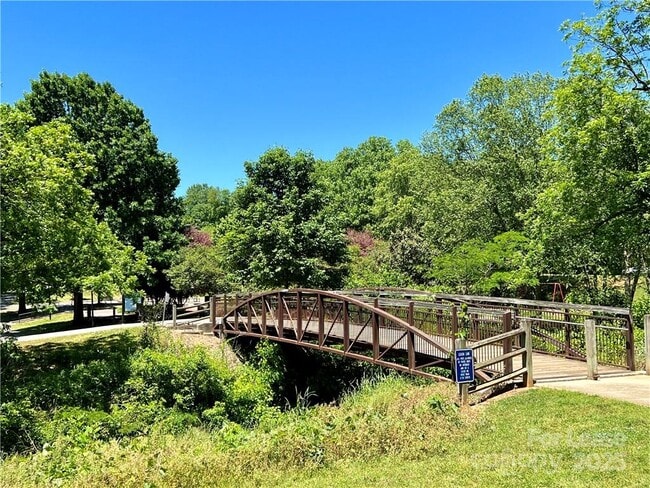 Building Photo - 414 Clarkson Green St