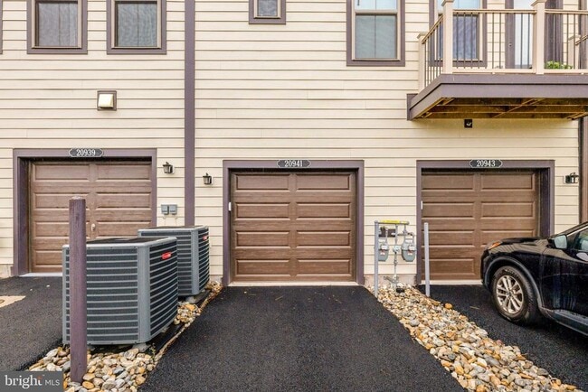 Building Photo - 20941 Bluebird Sq