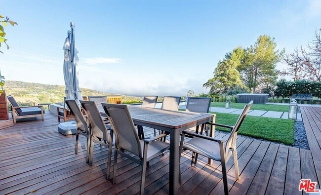 Building Photo - 2528 Westridge Rd