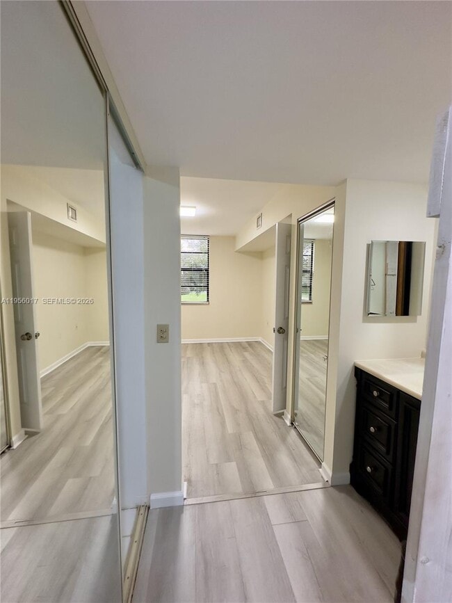 Building Photo - 1715 Whitehall Dr