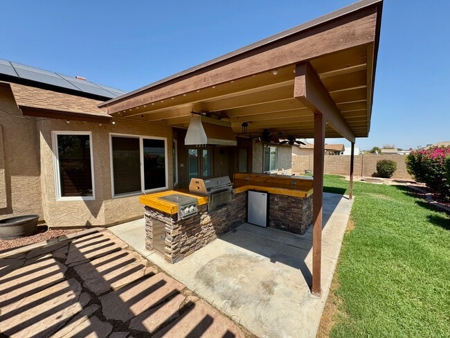 Building Photo - 7249 W Sunnyside Dr