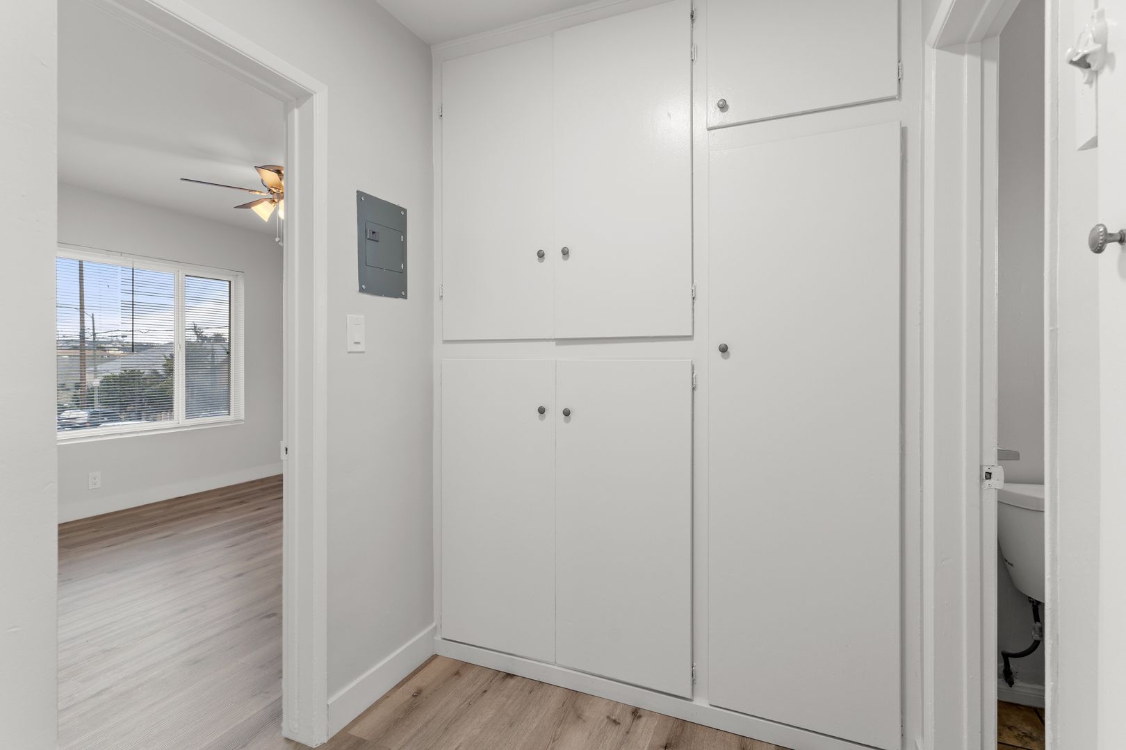 Building Photo - 621 Cerritos Ave