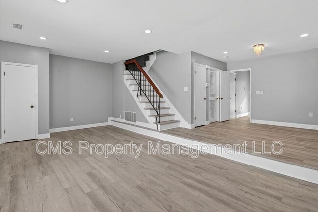 Building Photo - 1216 Thomas Ave