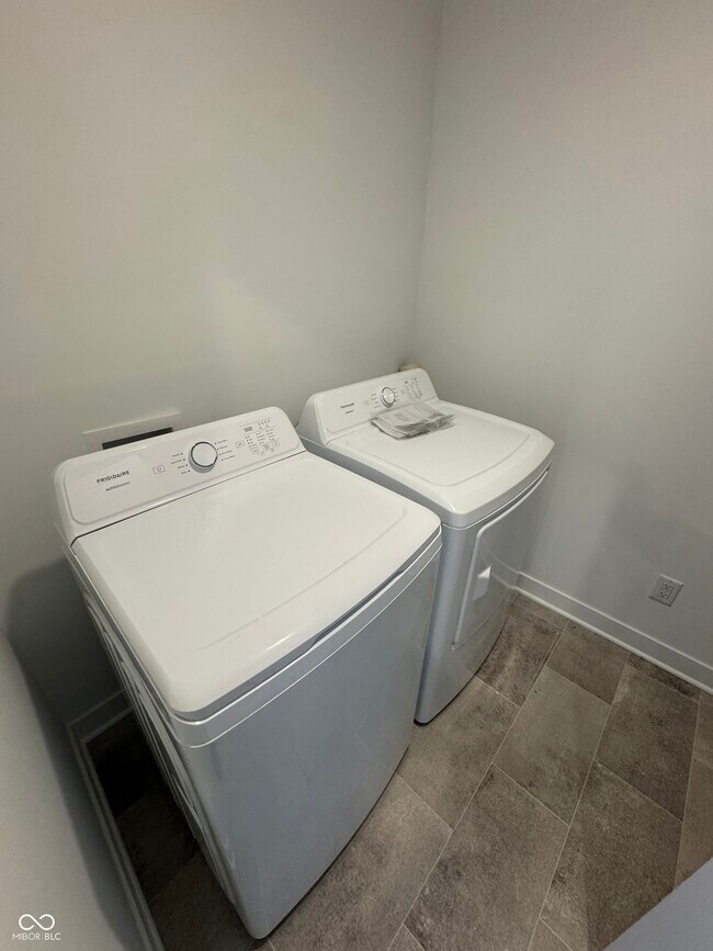 Building Photo - 2945 Grand Rdg Dr