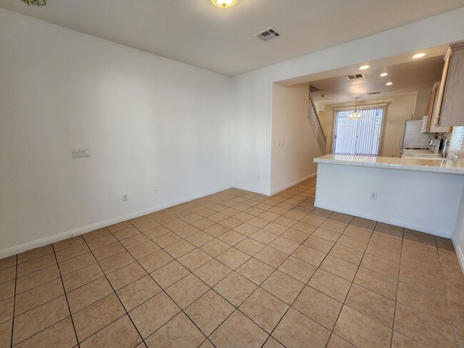 Building Photo - Nice 3 bedroom 2.5 bath home in a gated co...