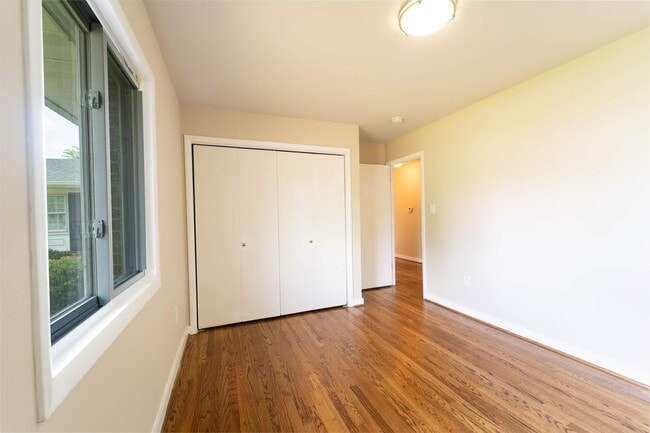 Building Photo - 5 BD 3 BA Oxon Hill, MD home is ideal for ...