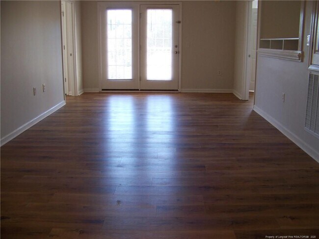 Building Photo - 616 Marshtree Ln