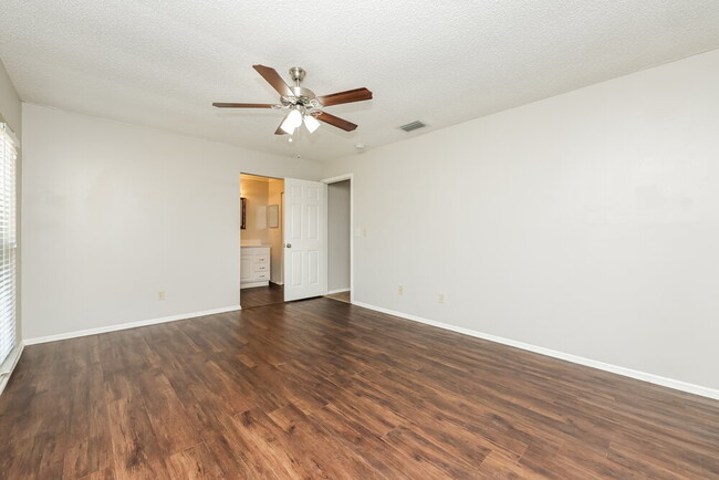 Building Photo - 3610 Fairway Forest Dr