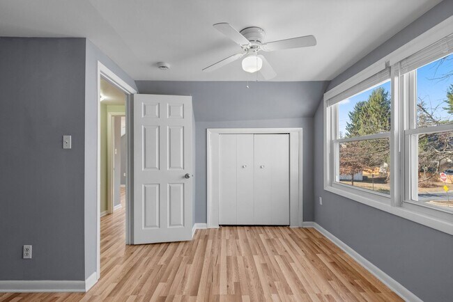 Building Photo - 4 Bed 2 Bath - Twinbrook Cape Cod - Move In Ready