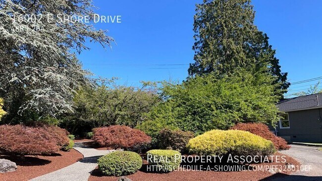 Building Photo - 3 bedrooms, 1 bathroom House on Martha Lak...