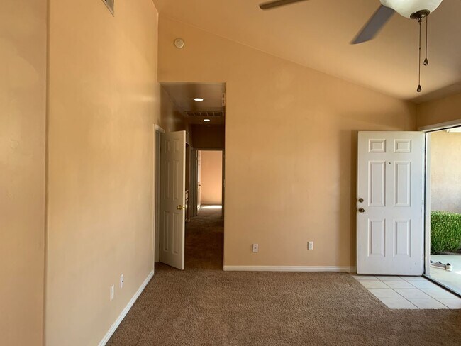 Building Photo - 5404 El Palacio Dr