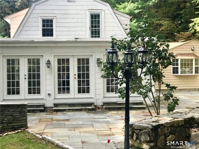 Building Photo - 40 Wilridge Rd