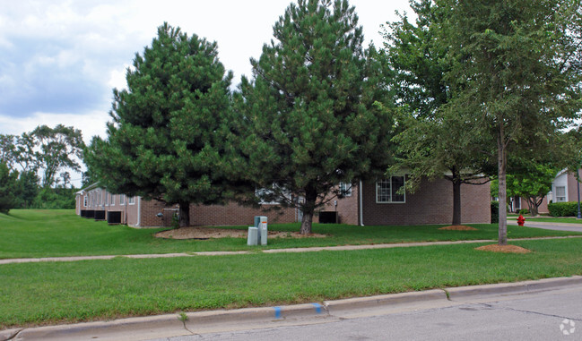 Building Photo - Lyons Grove Apartments