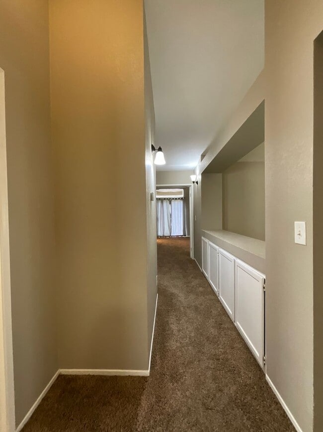 Building Photo - Single story Rosamond Home