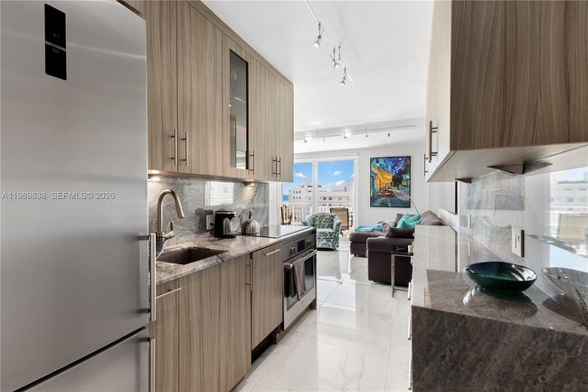 Building Photo - 1255 Collins Ave