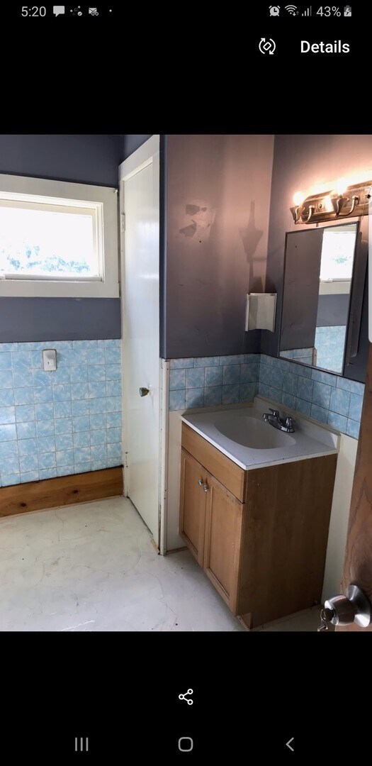 Building Photo - 3 bedroom 1 bath