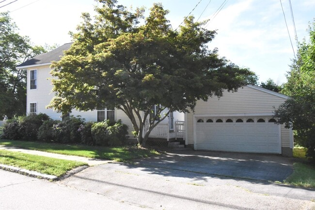 Building Photo - 2246 Elm St