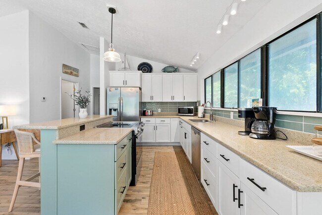 Building Photo - 152 Manresa Rd