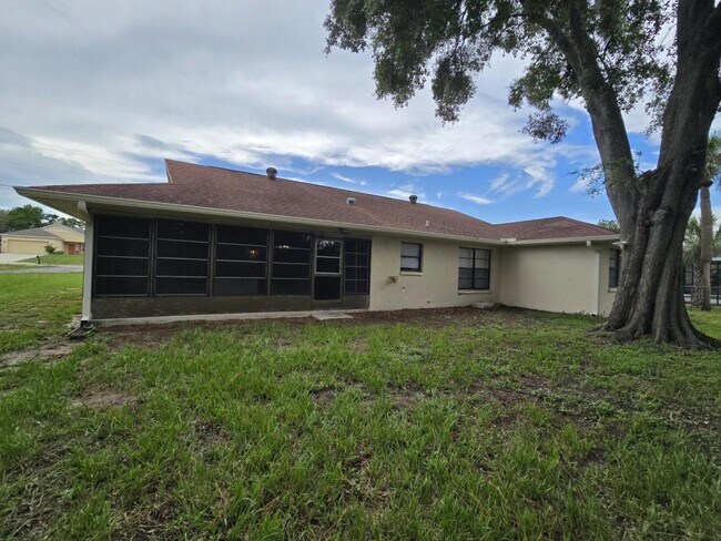 Building Photo - 1420 Mariner Blvd
