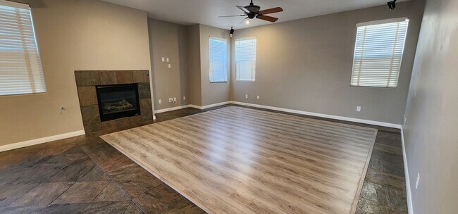 Building Photo - Lone Mountain Heights Luxury Living! 1st-m...