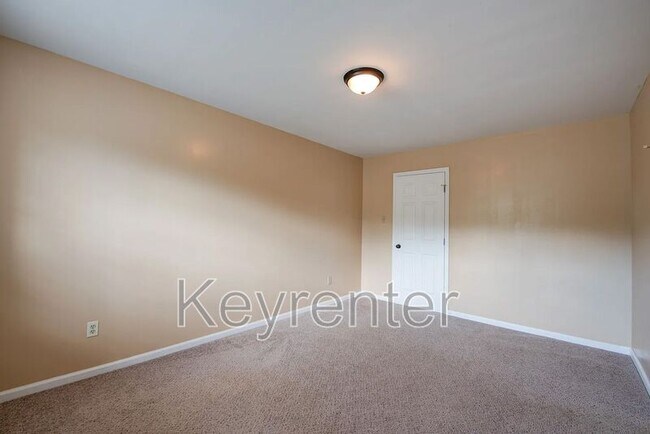 Building Photo - 5928 Rolling Ridge Dr