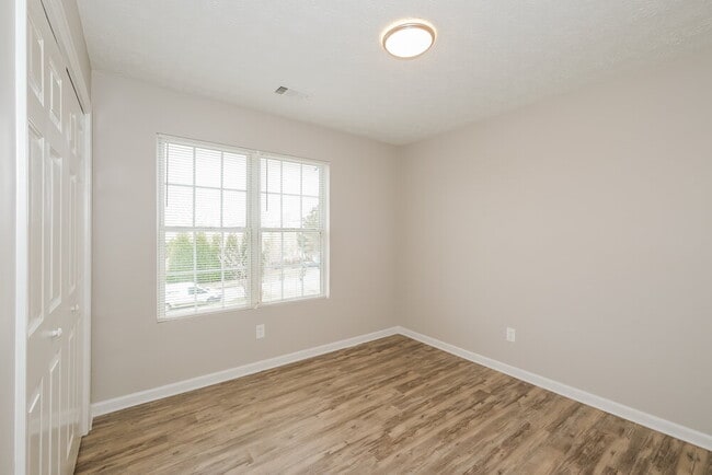 Building Photo - 458 Old Tree Dr