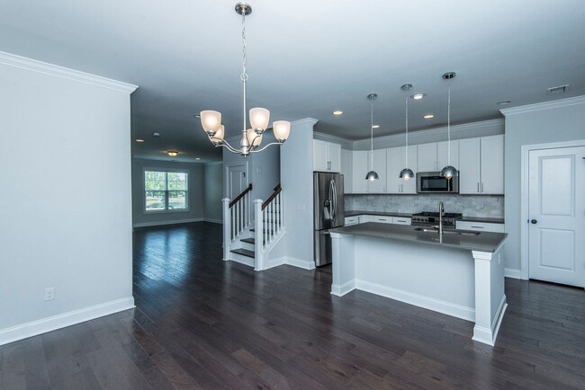 Building Photo - Beautiful Oyster Point Townhome - Mt. Plea...