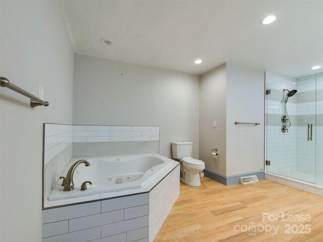 Building Photo - 3921 Sheffield Dr