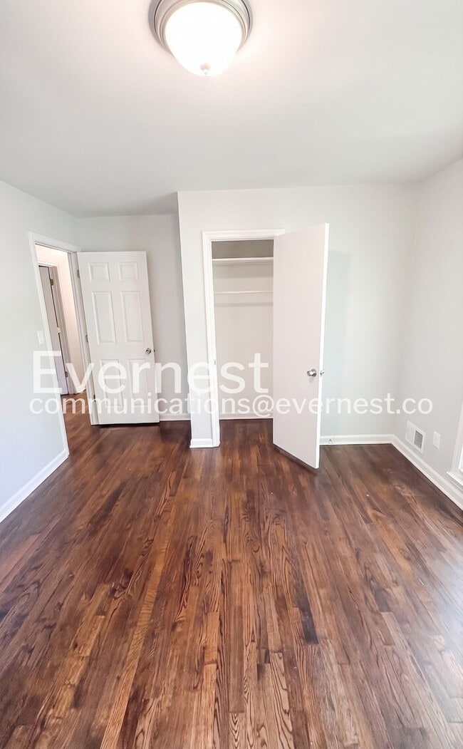 Building Photo - 735 Hillcrest Dr