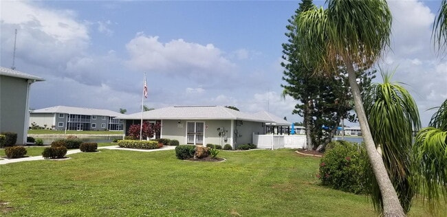 Building Photo - Room For Rent - lake front condo