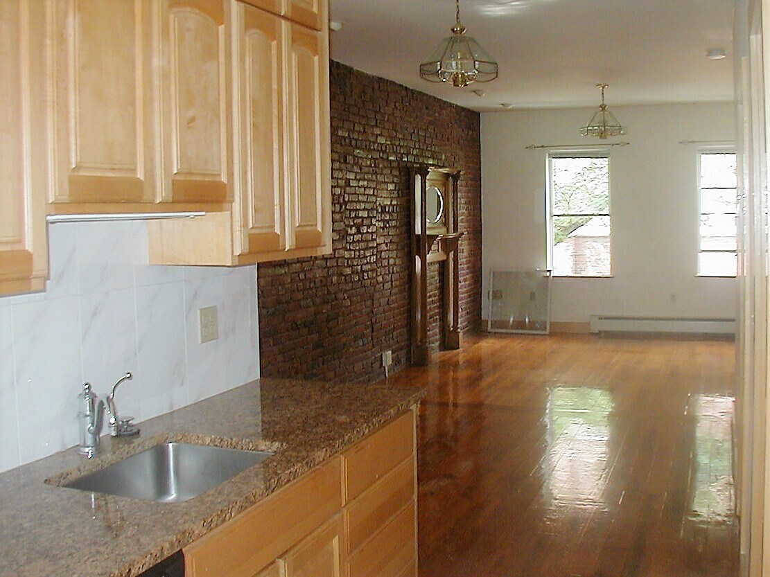 Building Photo - 71 Baldwin St