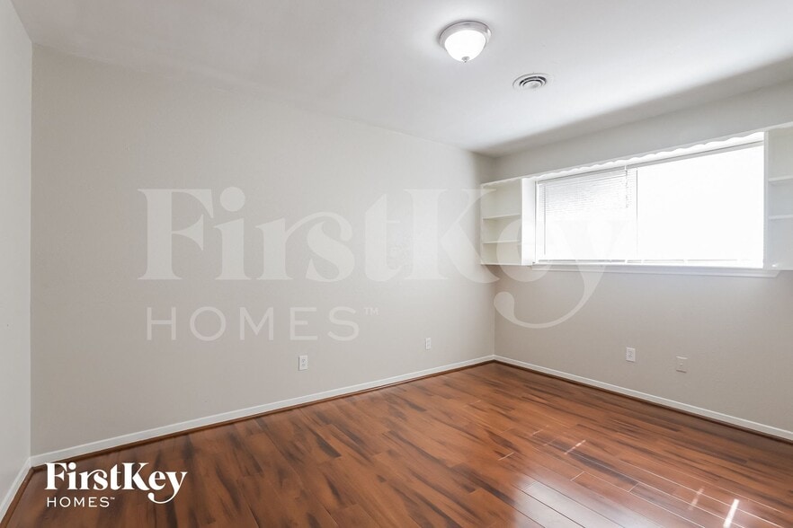 Building Photo - 12115 Hillcroft St