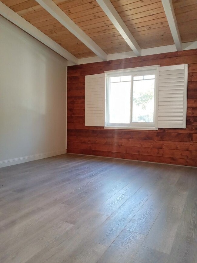 Building Photo - Beautifully Remodeled 2bd Single Story Hou...