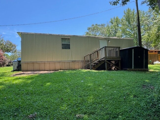 Building Photo - 208 Perry Ave